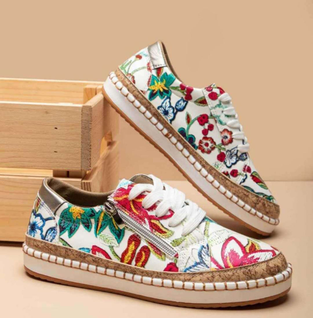 Schnürschuhe aus Canvas mit floralem Muster