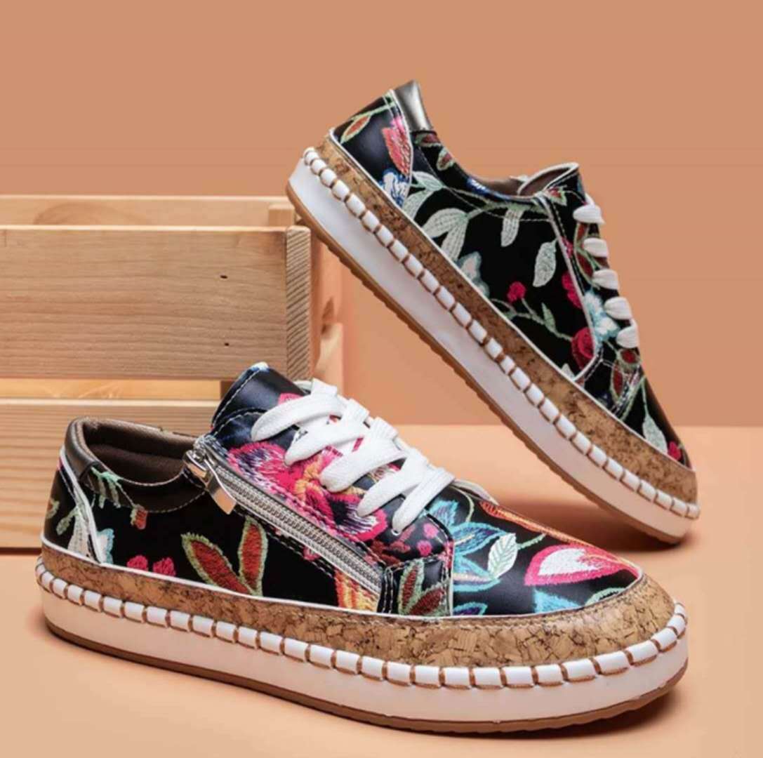 Schnürschuhe aus Canvas mit floralem Muster